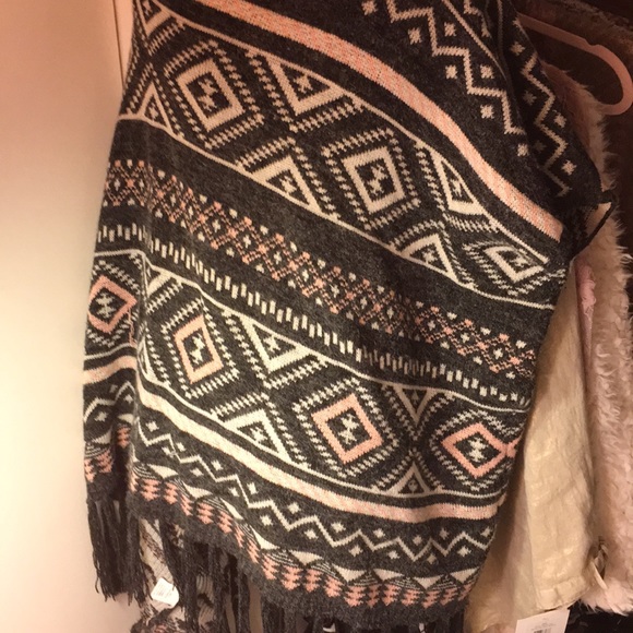 Light baby pink grey poncho - Picture 5 of 5